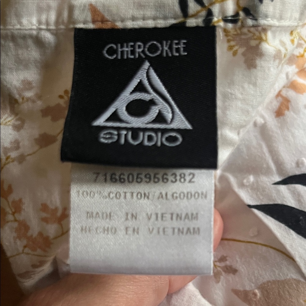 Cherokee Studio Floral Shirt with Black and Tan Accents - Picture 2 of 3